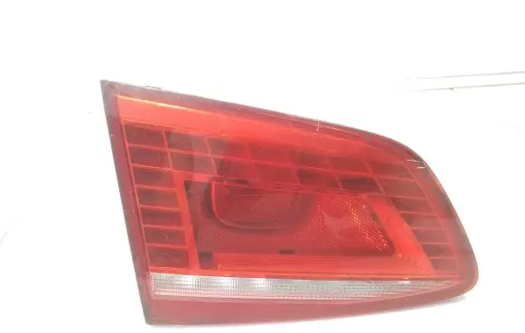 Volkswagen PASSAT B7 Tailgate rear/tail lights
