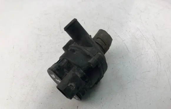 Mercedes-Benz C W205 Water pump 0392023004
