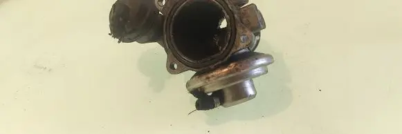 Volkswagen Golf IV EGR valve 038129637
