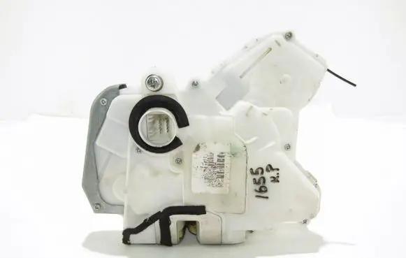 Honda CR-V Front door lock