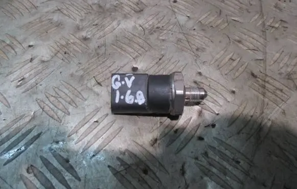 Volkswagen Golf V Fuel pressure sensor 06D906051A