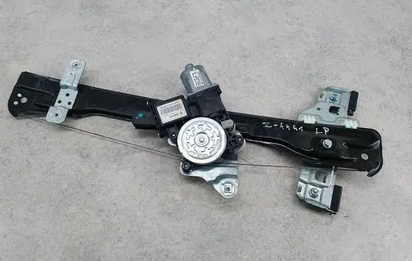 Opel Mokka Front door window regulator with motor 82401-S3020