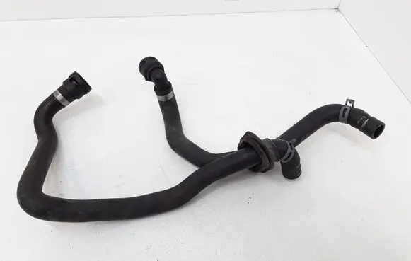 Volkswagen PASSAT B5.5 Engine coolant pipe/hose 8D0819373N