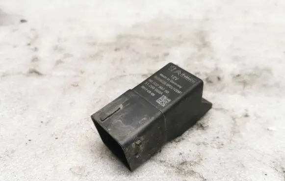 Peugeot 5008 Glow plug pre-heat relay 9803299780 51299058A 20170309