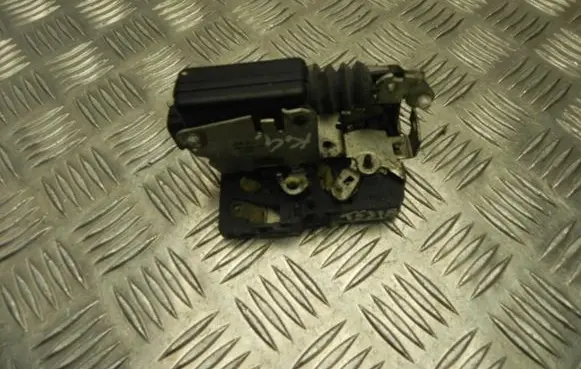 Dacia Sandero Rear door lock 8200735248 T5318