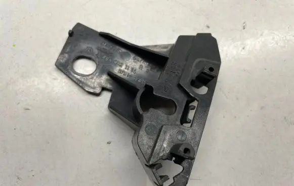 Mercedes-Benz Sprinter W906 Front bumper mounting bracket 9068821114 A9068821114