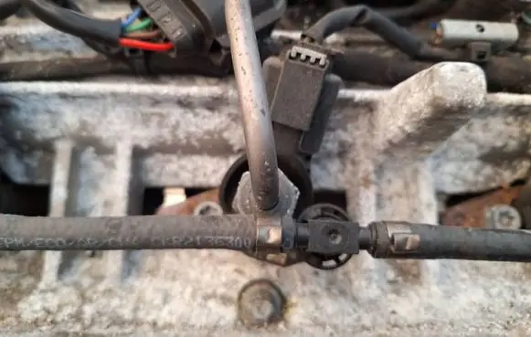 Mercedes-Benz R W251 Fuel injector