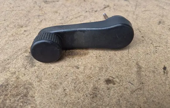 Volkswagen PASSAT B4 Front door window winding handle 3A0837581