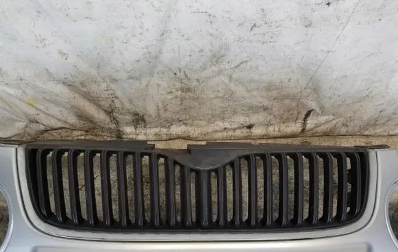 Skoda Yeti (5L) Front bumper upper radiator grill