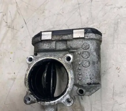 Volvo V70 Throttle valve 8692720 0281002701 08W255