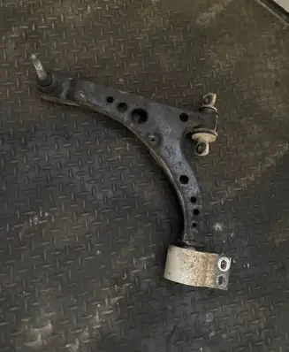 Opel Astra K Front lower control arm/wishbone 39021473
