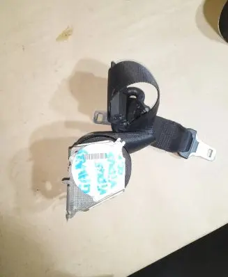 Ford Galaxy Middle seatbelt (rear) 611B68S