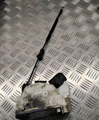 Skoda Yeti (5L) Rear door lock 5K4839015F