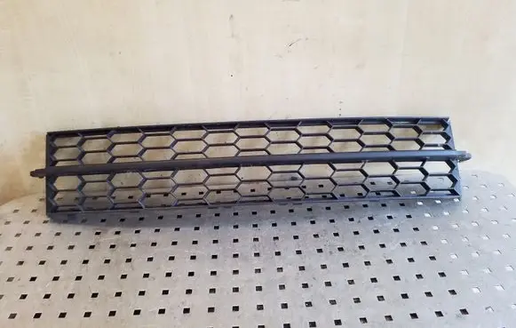 Skoda Octavia Mk3 (5E) Front bumper lower grill 5L0853677