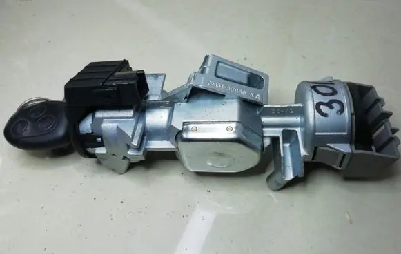 Ford Focus Ignition lock 3M513F880AC