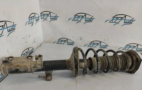 Toyota Avensis T220 Front shock absorber/damper 334329