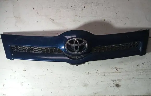 Toyota Avensis Verso Front grill 531110F020