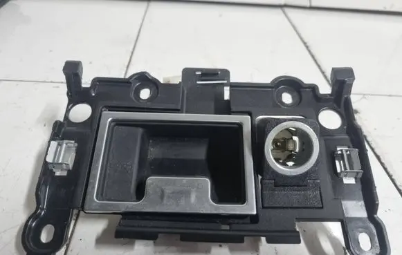 BMW 5 E60 E61 Ashtray (front) 7034087