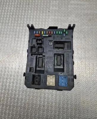 Citroen C4 I Fuse module 21676031 281148373A 281133468A
