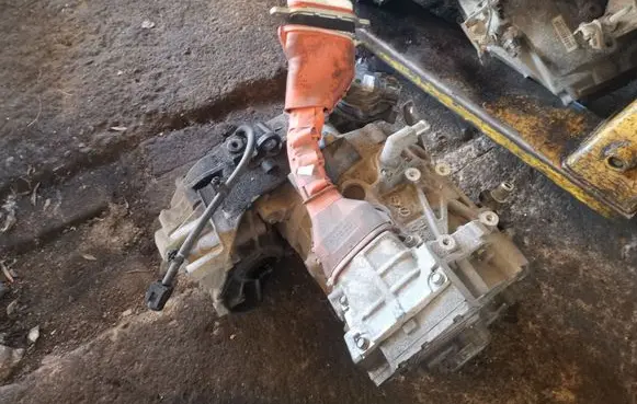 Nissan Leaf I (ZE0) Automatic gearbox 332513NA0A