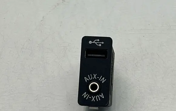 BMW 5 E60 E61 AUX in-socket connector 9237653
