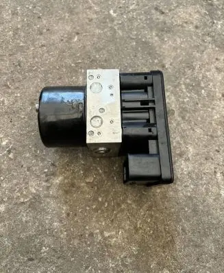BMW 1 E81 E87 ABS Pump 6787837 000404014F3