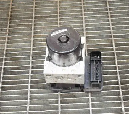 Volvo V70 ABS Pump