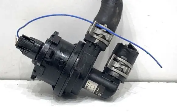 Lexus IS III XE30 Oil filter mounting bracket 0641001301