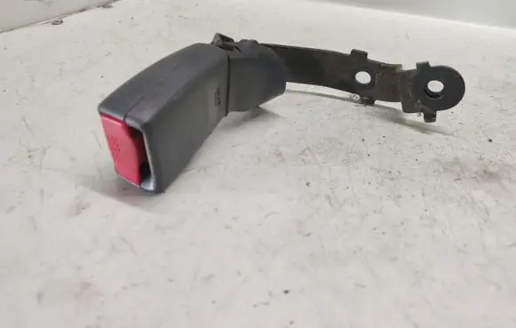 Toyota Avensis T250 Rear seatbelt buckle