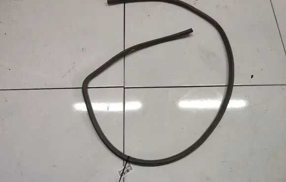 Subaru Forester SG Rubber seal front coupe door 