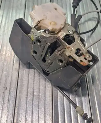 KIA Carens II Front door lock
