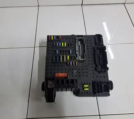 Volvo V70 Fuse module 8688264