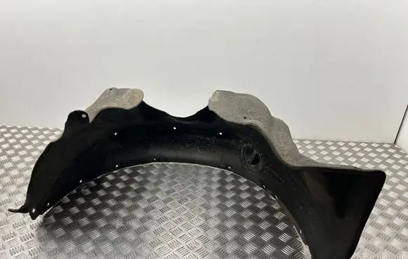 Front wheel arch liner splash guards
