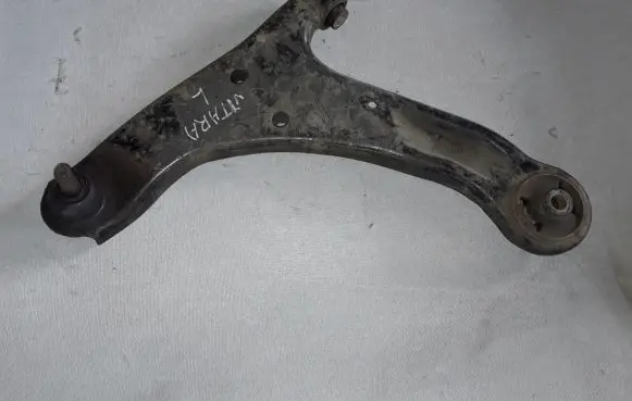 Suzuki Grand Vitara II Front lower control arm/wishbone 4520265J00