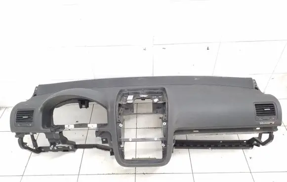 Volkswagen Golf V Dashboard 1K1858295 1K1857669 1K0880204L
