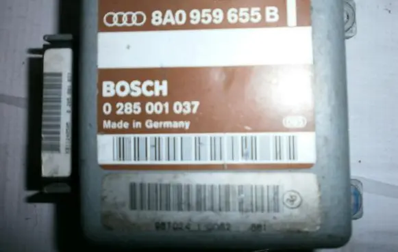 Audi A4 S4 B5 8D Airbag control unit/module 8A0959655B 0285001037