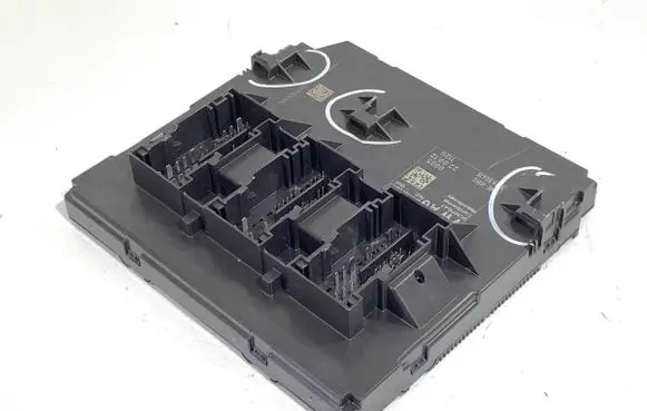 Volkswagen PASSAT B7 Central body control module 3AA937087H