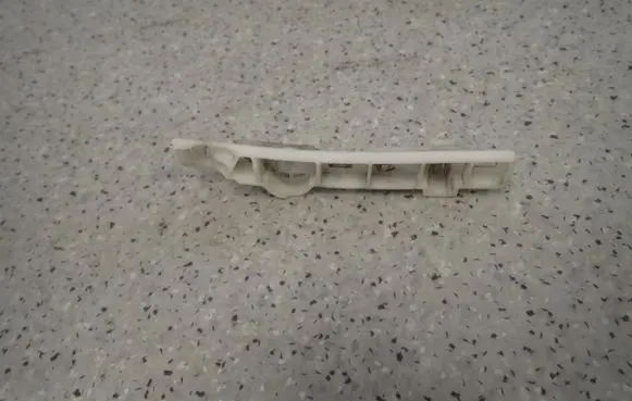 Nissan Note (E11) Front bumper mounting bracket