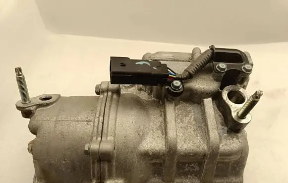 Chrysler Pacifica Air conditioning (A/C) compressor (pump) 68237995AG P68237995AG 000027166