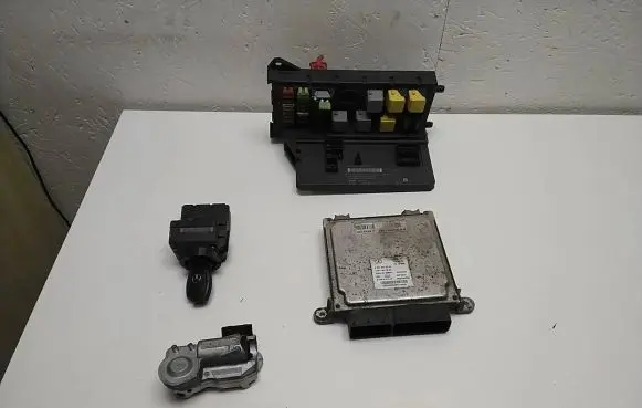 Mercedes-Benz Sprinter W906 Engine ECU kit and lock set A6519002600 A6519012200 A9065453401