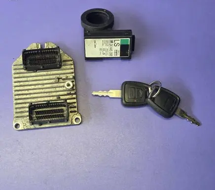 Opel Zafira A Engine control unit/module ECU 55351752 S0300703 5WK91727