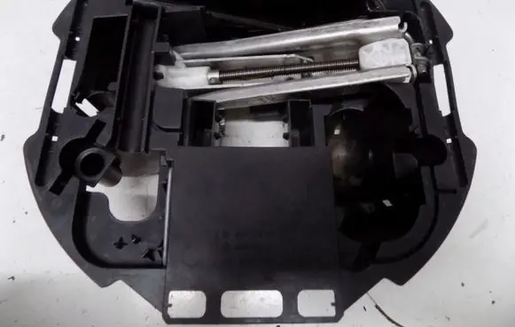 Renault Megane I Spare wheel mounting bracket 