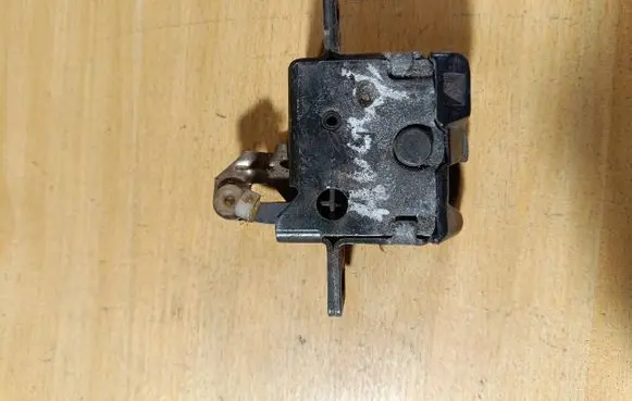 Audi A6 S6 C4 4A Tailgate/trunk/boot lock/catch/latch 4A9827505A