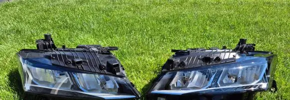 Peugeot 308 Headlight/headlamp 9849116280