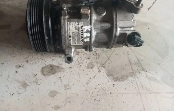 Volvo XC90 Air conditioning (A/C) compressor (pump) 31469966 104221096B4
