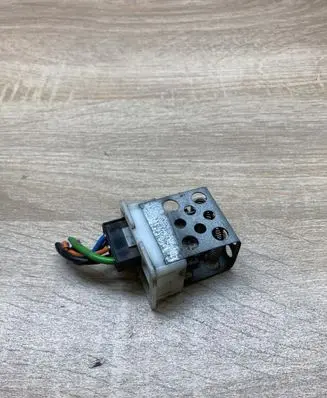 Opel Astra H Coolant fan relay 90560362