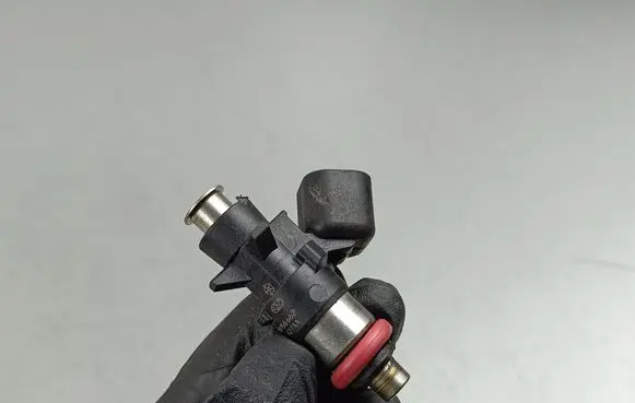 Jeep Grand Cherokee WL Fuel injector 05281427AA