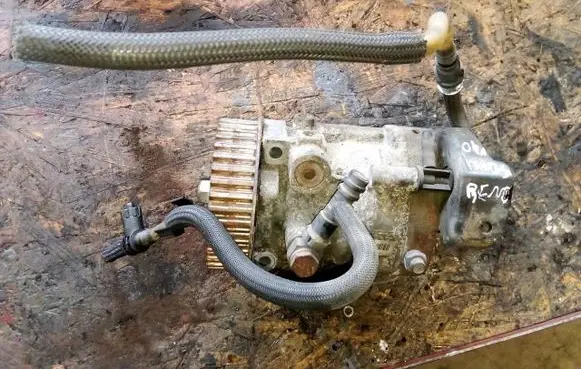 Renault Modus Fuel injection high pressure pump 9303Z110D