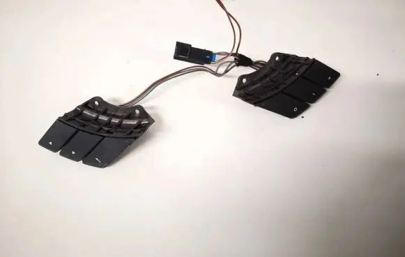 Steering wheel buttons/switches