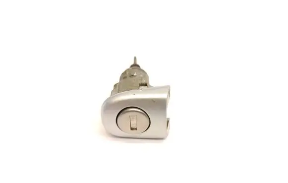 Volkswagen Polo Front door lock 6Q3837167